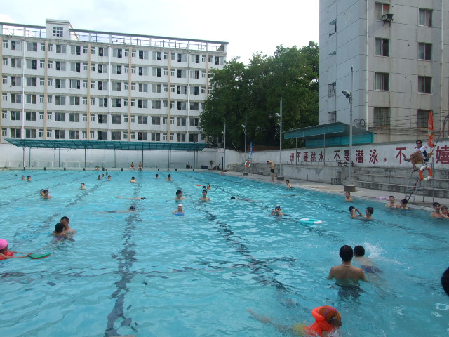 今天下午在武汉大学游泳池实景拍摄.