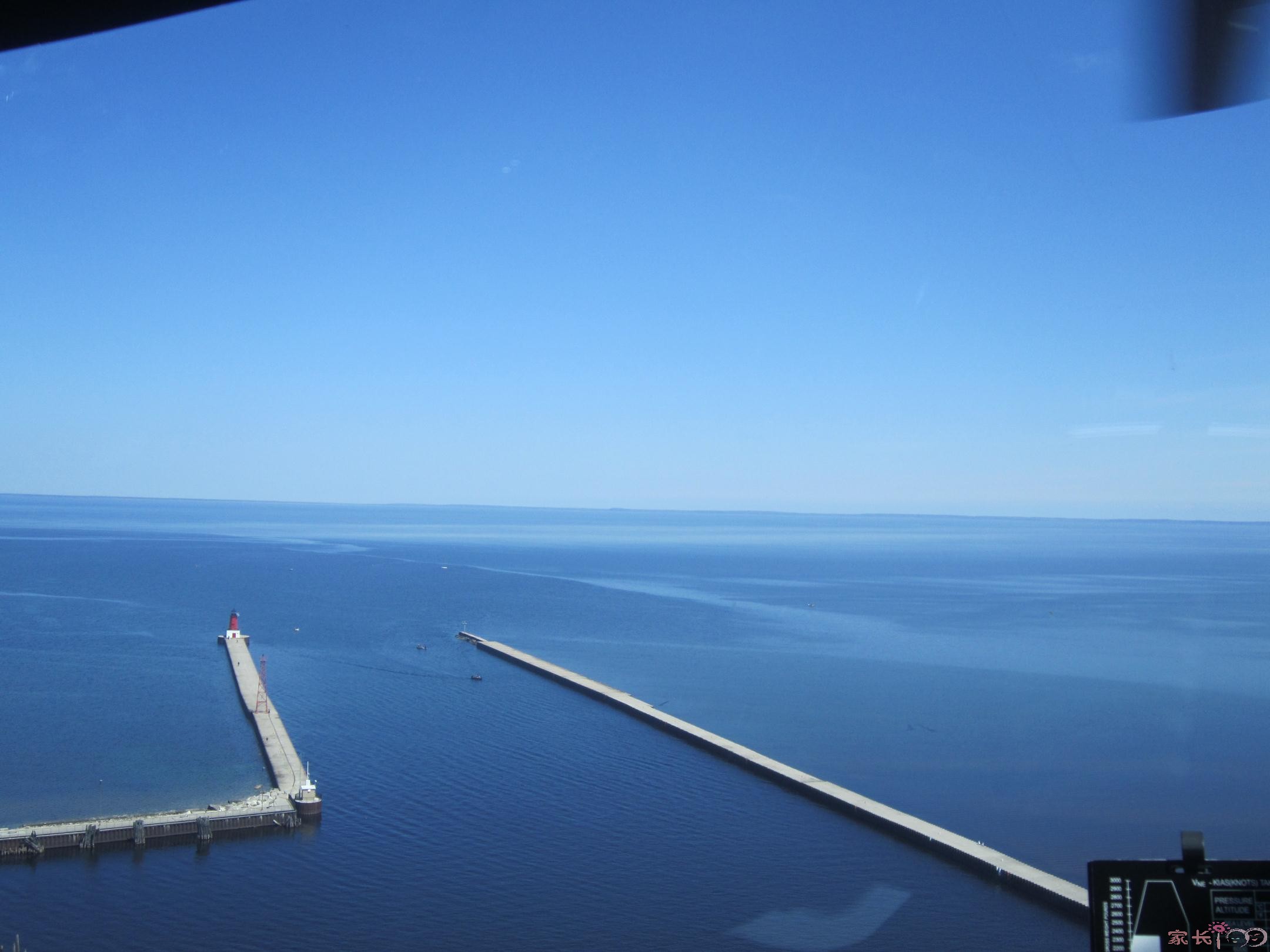 本帖最後由 鷹擊長空 於 2011-4-27 06:33 編輯 嗯,水天一色,感覺是