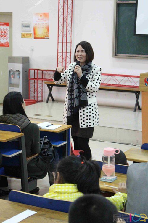 张玉霞,武汉外国语学校专职心理辅导教师,武汉市五一劳动奖章